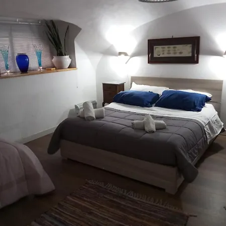 ゲストハウス Domvs 84 3*